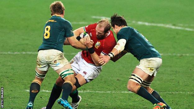 Alun Wyn Jones is tackled by two South African players