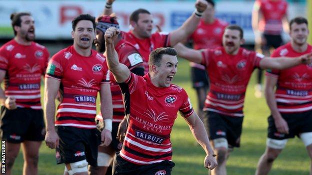 Cornish Pirates celebrate their win over Saracens