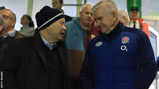 Eddie Jones speaks to Bill Sweeney