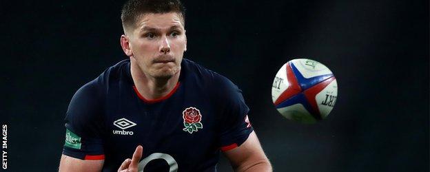 Owen Farrell catches the ball