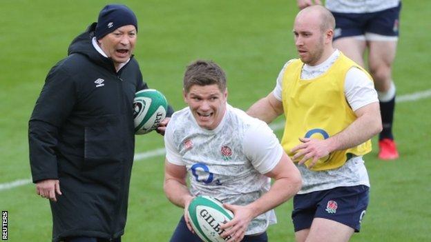 Eddie Jones watching Owen Farrell as the England rugby team warms up