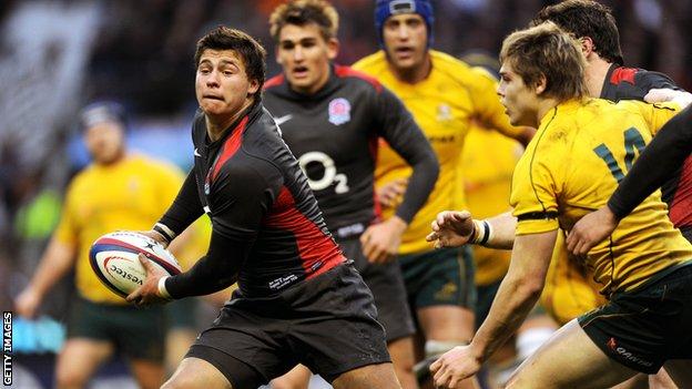 Ben Youngs passes the ball