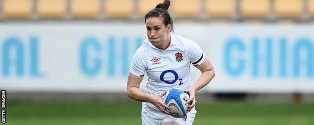 Emily Scarratt runs with the ball