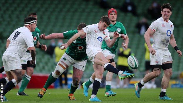 George Ford (centre)