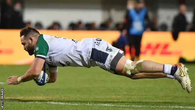 Cobus Reinach crosses after intercepting Sam Maunder's pass