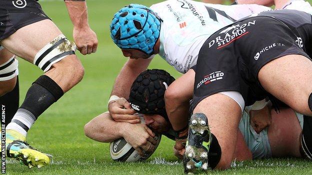 Justin Tipuric helps Morgan Morris dive over for an Ospreys try against Dragons at Rodney Parade