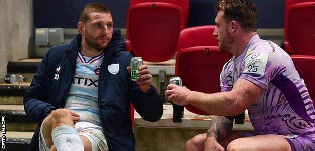 Stuart Hogg and Finn Russell share a beer