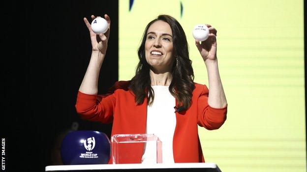 Jacinda Ardern draws a team