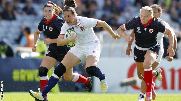 Emily Scarratt runs with the ball