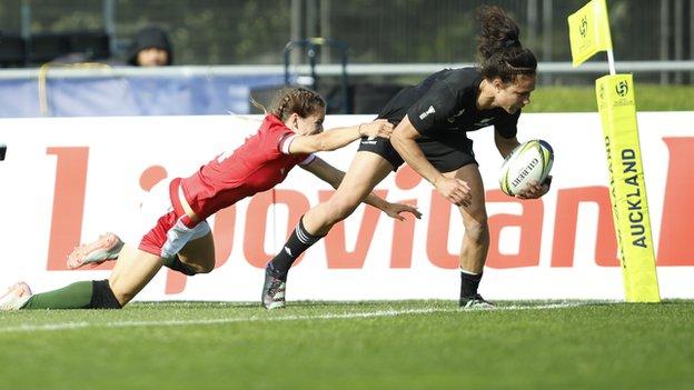 Ruby Tui scores the closing try for New Zealand during the Pool A Rugby World Cup 2021 match between Wales and New Zealand at Waitakere Stadium