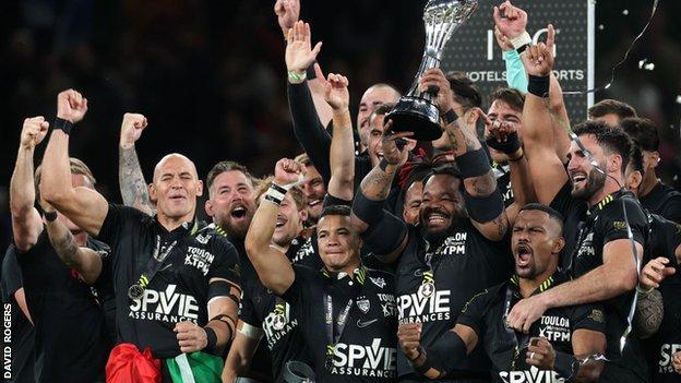 Toulon players lift the Challenge Cup
