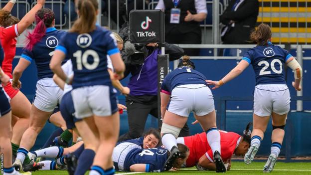 Sisilia Tuipulotu scores a try for Wales