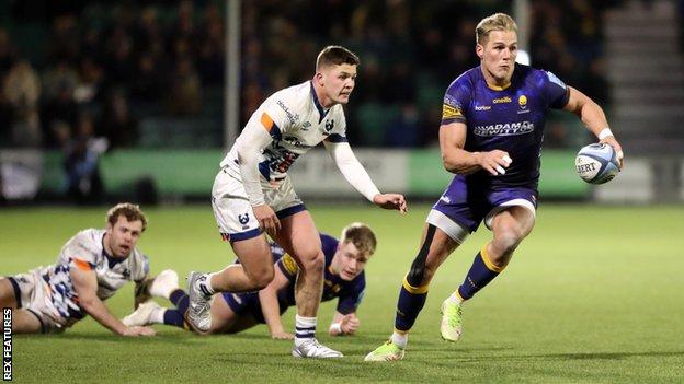 Worcester's Duhan van der Merwe in possession against Bristol